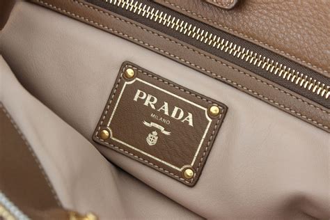 prada convertible shoulder bag front zip cervo deerskin sabbia|PRADA Cervo Lux Deerskin Chain Bag Bruciato.